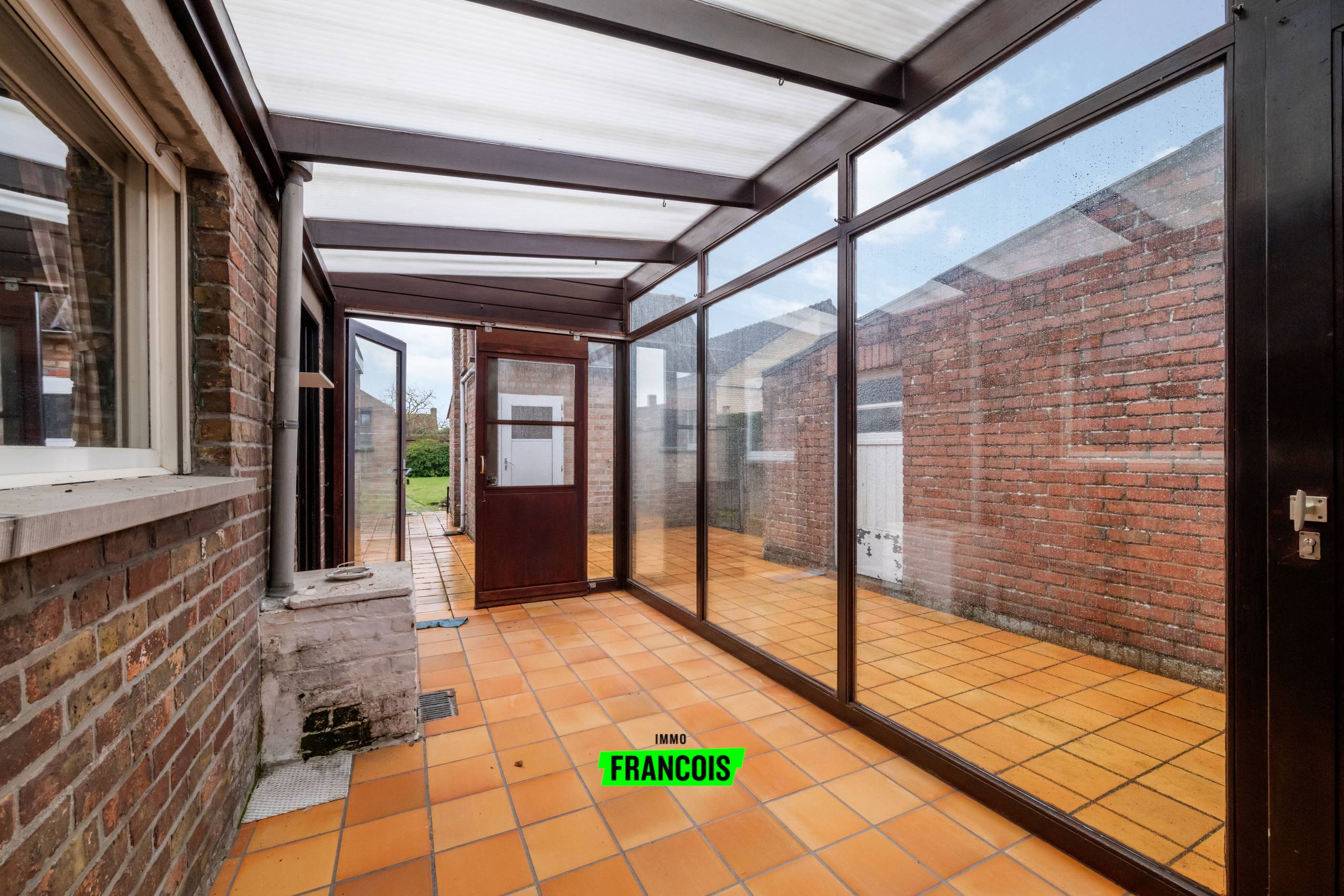 Te renoveren woning met veel potentieel in Oudenburg - foto 4