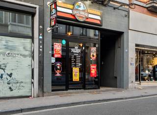 Located in the vibrant Flagey district of Brussels, this HoReCa / retail unit is an excellent investment opportunity. It enjoys a prime location...