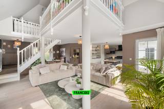 Deze prachtige villa is gelegen op een royaal perceel van 660 m² en beschikt over een fraai aangelegde en onderhouden tuin. Rondom de villa vindt...