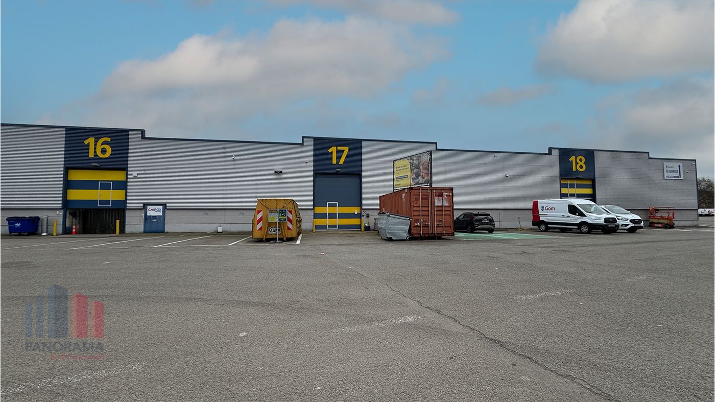1.152 m² magazijn met 144 m² kantoren te huur - foto 3