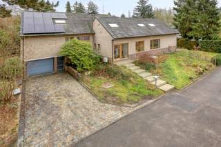 Welkom in de Bosweg 6 in Dilbeek, een prachtige villa gelegen aan een doodlopend wegje, omringd door het groen. Hier woont u in alle privacy,...