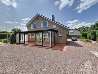 PLUSPUNTEN: + perceeloppervlakte: 800 m²+ bewoonbare oppervlakte (bruto): 145 m²+ 4 slaapkamers+ 2 badkamers+ vrijstaande garage+ lichtrijke veranda+...