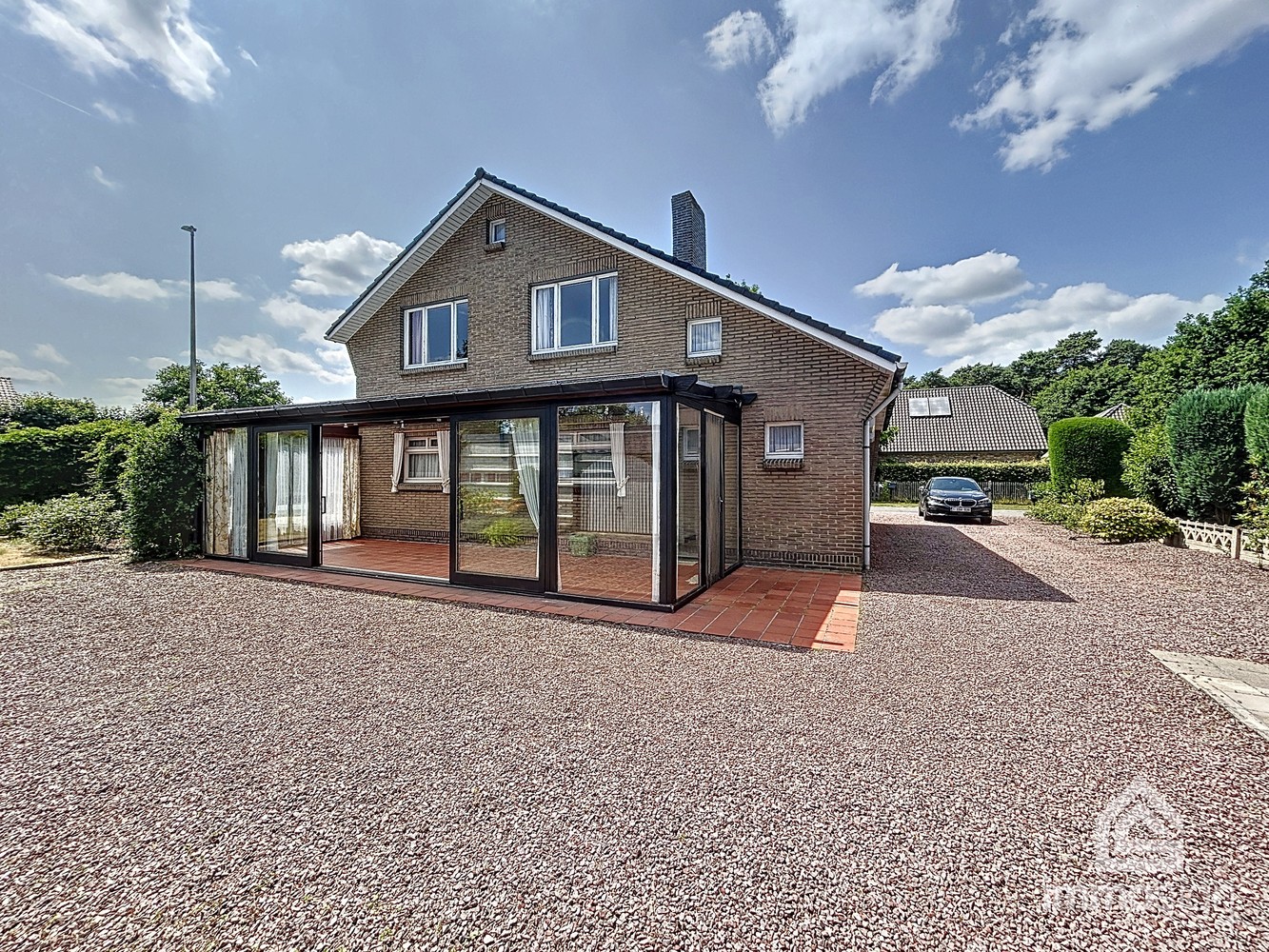 Charmante gezinswoning met potentieel op ruim hoekperceel in hartje Eksel - foto 2