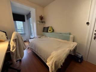 <span>In de Riddersstraat bieden we deze gezellige kamer aan met</span><span> </span><strong>gedeeld sanitair</strong><span>. </span><span>Deze kamer is de perfecte uitvalsbasis voor elke student die rust en comfort zoekt na een lange dag studeren. De locatie is een uiterste troef, zo ben je een steenworp verwijdert van het Leuvense stadscentrum, Gasthuisbergen en allerlei faculteiten en winkels.<br /><br />De kamer is <strong>volledig bemeubeld</strong> met <strong>privatief terras</strong> en bevindt zich op de tweede verdieping van het gebouw. <br /><br /><span><strong>Meer informatie of een bezichtiging ter plaatse? Contacteer ons via verhuur@connect-immo of 016 229 228</strong></span><br /><br />Huurprijs: €540 + €90<br />Beschikbaar vanaf 1 september 2026!</span>