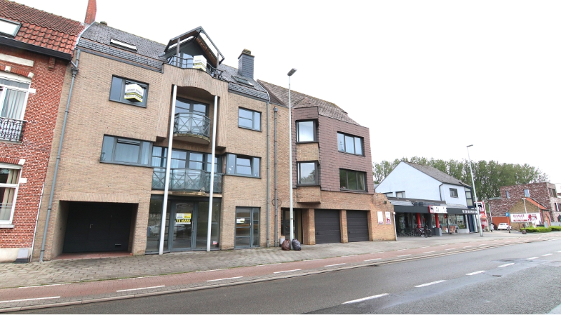 Handels- of kantoorruimte te huur in de Baron Ruzettelaan in Assebroek - photo 1