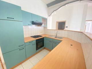 Deze verzorgde charmante woning met garage en uitweg via de Melkmarkt, is gelegen in hartje Izegem. De eigendom bestaat momenteel uit 3...