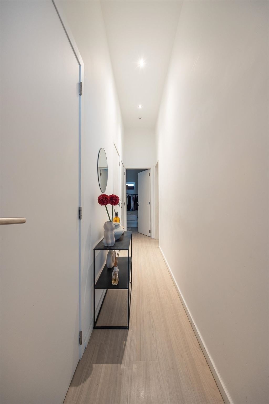 Instapklaar gelijkvloers appartement met stadskoer - foto 5