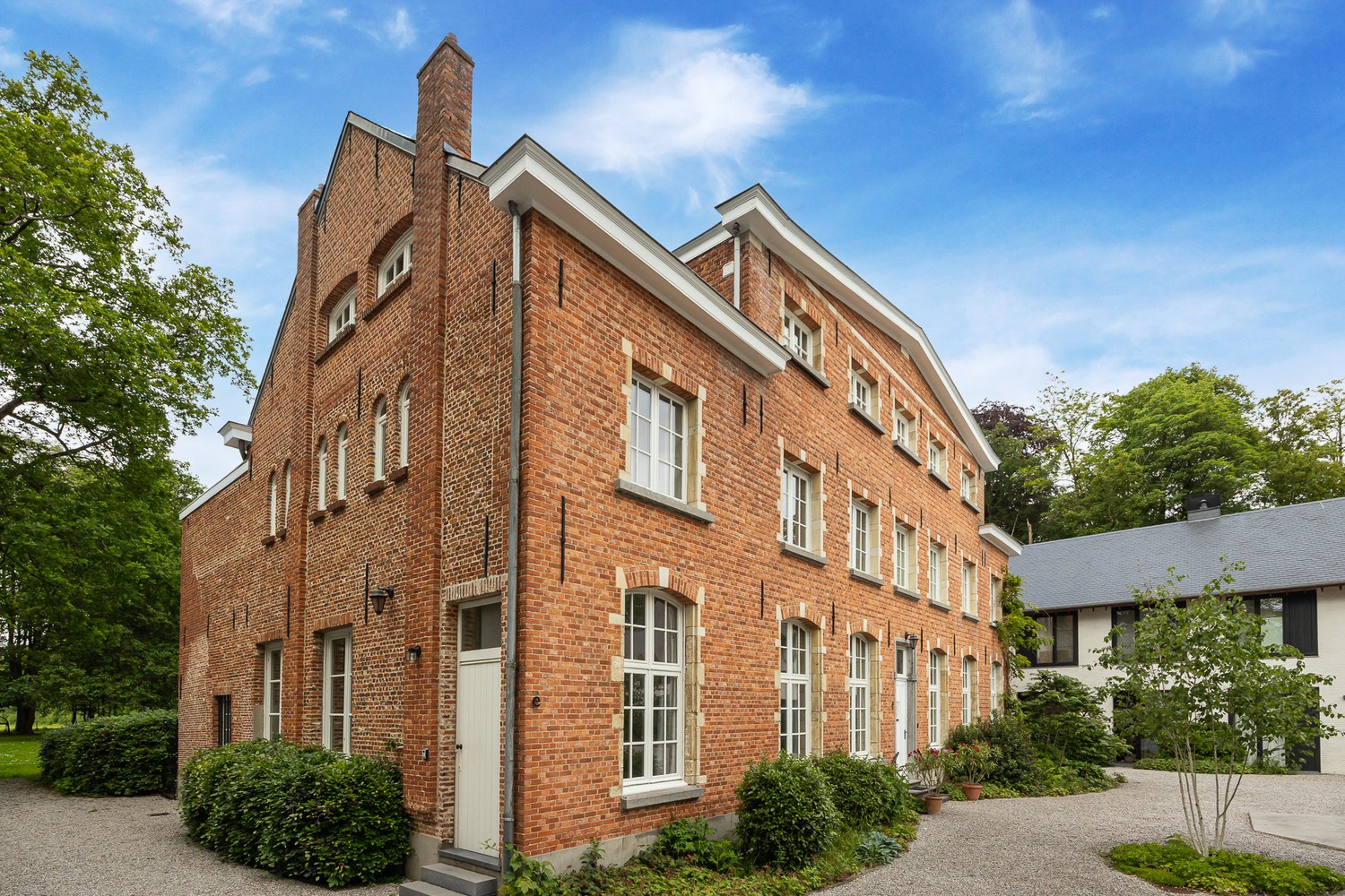 Karaktervolle pastorijwoning in een uniek, privatief woondomein met weelderige parktuin - foto 1