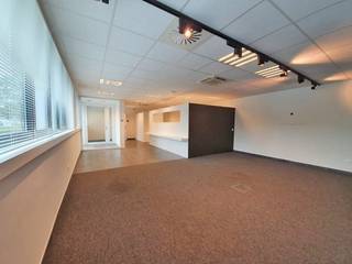 Modern en recent kantoor (unit 4 - 218 m²) te huur gesitueerd te Pathoekeweg 9 in het bedrijvencentrum van de voormalige Philipssite...