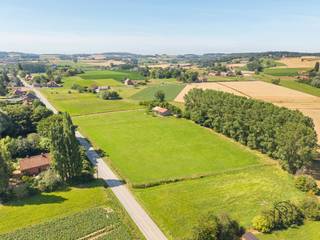 <p>Discover this beautiful rural property in Ellezelles—a truly unique opportunity for those who dream of space, nature, and possibilities. With an impressive area of 9,889 m², this property offers unlimited potential for your future plans.<br />The property is already partially equipped with practical amenities. There are stables with individual stalls, perfect for horses or as excellent storage space for agricultural equipment, vehicles, and supplies. <br />Whether you dream of a recreational property, a small-scale agricultural enterprise, or something entirely different, this spacious lot offers the space and freedom to turn your vision into reality. The location offers a perfect balance between rural tranquility and access to essential amenities.<br />Properties like this are rare and highly sought after. This is an opportunity to own something truly special.</p>