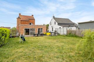 Ben je op zoek naar een gezinswoning met veel ruimte, een grote tuin én mogelijkheden tot verdere afwerking? Dan is deze vrijstaande woning met...