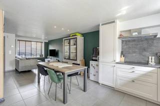 Droomt u van een energiezuinig huis waar u direct kunt intrekken? Dan is deze recent gerenoveerde woning uw kans! Gelegen in een rustige buurt, in...