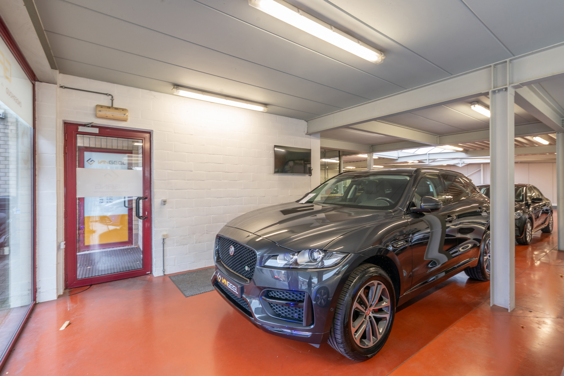 GELIJKVLOERS HANDELPAND MET MAGAZIJN - foto 3