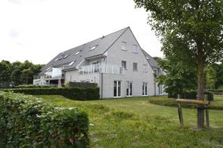 BEZOEKMOMENT op donderdag 12 juni tussen 16u en 18u (ENKEL OP AFSPRAAK)!Dit modern appartement is gelegen in Eksaarde.Bij het betreden van het...
