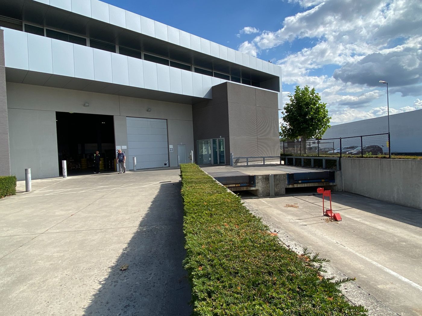2.120 m² opslagruimte met 600 m² buitenstockage in Deinze - foto 1