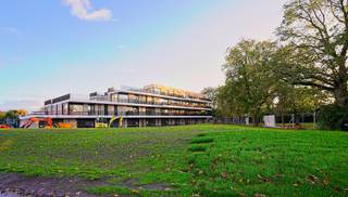 Park Viridis, deze appartementen zijn gelegen bij het centrum van Beveren en dit in een zeer groene omgeving.  Energiezuinig wonen is hier de sleutel.  Er zijn 1, 2 &amp; 3 slaapkamer appartementen voorzien van alle modern comfort. De afwerking van de appartementen gebeurt in samenspraak met de verkoper, hiervoor zijn budgetten bepaald in het lastenboek. Er is de mogelijkheid om een ondergrondse parking aan te kopen.  Het geheel bestaat uit meerdere woonentiteiten en is omgeven door een groen park van 7000 m².  Elke entiteit heeft een gezellig terras met zicht op de prachtige tuin. Voor dit uniek project werken wij ook met de allernieuwste technieken, dit wil zeggen, zonnepanelen als ook warmtepompen.  Wil u deze unieke kans niet laten voorbijgaan, boek dan een afspraak.  Graag stellen wij u alle plannen voor van onze allernieuwste parel “Park Viridis”.<br /><br />referentie: 4584
