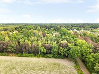 Perceel bouwgrond van 1.991 m² (lot 1) geschikt voor open bebouwing, rustig en groen gelegen, grenzend aan natuurgebied achteraan. <br /><br />Op 5 minuten gelegen van de snelweg (E34) geniet u van een vlotte verbinding met Eindhoven en Antwerpen.Het perceel is geschikt voor open bebouwing met twee bouwlagen en een dakverdieping. <br /><br />Perceelsbreedte = 36 m, perceelsdiepte = 54 m, oriëntatie = noord-west<br /><br />Woonparkgebied - Bosdecreet van toepassing.<br /><br />Verkavelingsvoorschriften zijn op eenvoudig verzoek te verkrijgen via ons kantoor.