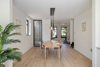 Prachtige energiezuinige HOB-villa (A+) met 4 slaapkamers en hoogwaardige afwerking! (195 m²). In een rustige nieuwbouwwijk vind je deze...