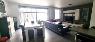 Recent nieuwbouwappartement, rustig gelegen, doch nabij dorpscentrum (tal van winkels, horeca, park,...) gelegen op de 1ste verdieping...