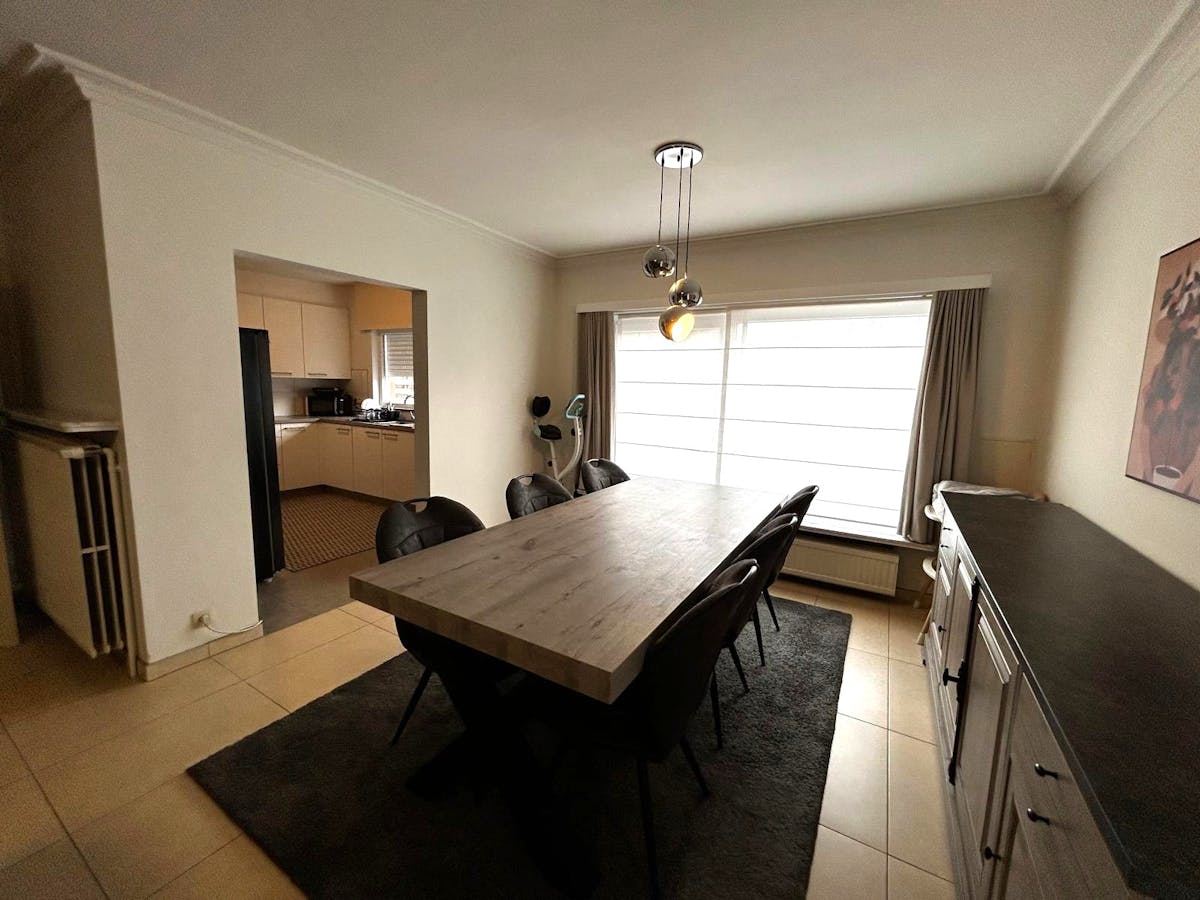 Building with two rented apartments and 4 garages - photo 5