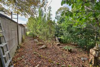 This house to renovate can be found in a child-friendly location in Mortsel. In the immediate vicinity there are several schools and several...