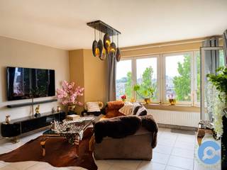 Op zoek naar een zeer centraal gelegen en ruim appartement met 2 slaapkamers aan de rand van Merksem? Zoek dan niet verder!Dit appartement is gelegen...