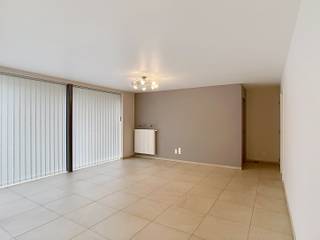 <p>This spacious apartment on Kesseldallaan offers you a pleasant combination of space, comfort, energy-efficient living and excellent accessibility. With two bedrooms, a generous terrace and a beautiful view, this is a lovely place to come home to. The apartment also benefits from an EPC label A, contributing to an energy-efficient living experience.</p><p>Upon entering, you are welcomed into the entrance hall, which is fitted with a built-in cupboard for extra storage space. The separate guest toilet is also located in the entrance hall. From here you reach the spacious living area, where you have every possibility to arrange a cosy seating area and a comfortable dining area. The open kitchen connects nicely to the living area, creating a pleasant overall space. A new combination oven will still be installed.</p><p>Adjoining this, you will find a spacious storage room that is particularly practical for daily life. The space is equipped with a tap and connections for a washing machine and dryer, allowing you to neatly organise your household facilities.</p><p>The apartment features two bedrooms that can be flexibly arranged as a comfortable bedroom, home office or hobby room, depending on your needs. The bathroom is equipped with a double washbasin, a shower and handy storage cabinets, offering both comfort and practical storage space.</p><p>A real asset is the beautiful terrace, where you can relax and enjoy the wonderful view. It forms a pleasant extension of the living area and provides you with a lovely spot to sit outside. In addition, you have your own parking space and a cellar storage unit, ideal for parking your car and storing items you don't need on a daily basis.</p><p>This apartment also scores strongly in terms of energy efficiency thanks to its EPC label A. All utilities are billed individually, so you manage your own consumption. The rental price is €1,180 per month, plus a monthly service charge of €70 for communal costs. Individual utility costs are not included in these amounts.</p><p>The location on Kesseldallaan ensures very good accessibility, making this apartment particularly appealing for those who want to get around easily.</p><p>The apartment is available by mutual agreement. Curious about the space, the view and the assets of this apartment? Feel free to arrange a visit via joni.dehert@living-stone.be or www.living-stone.be!</p>