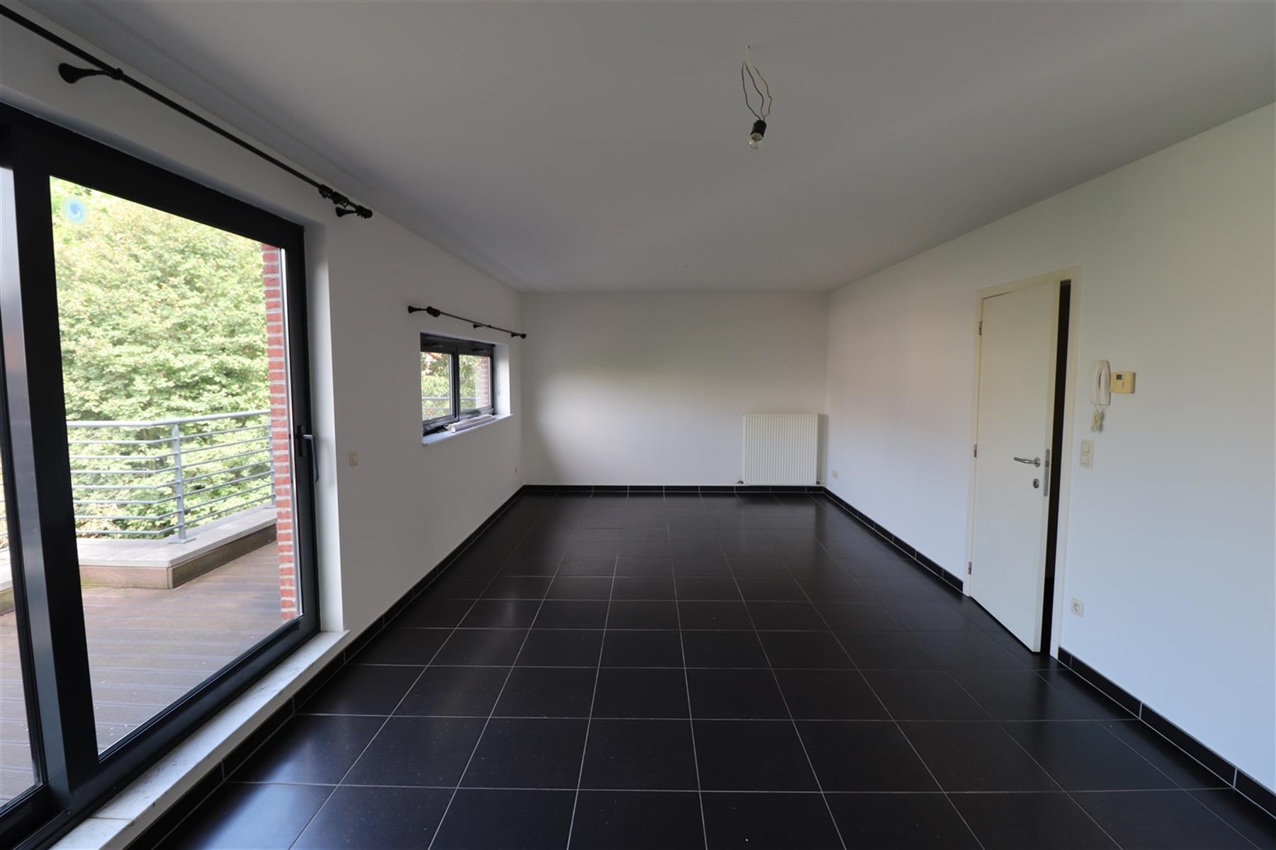 Een appartement op de 1ste verdieping met 2 slaapkamers en terras. - foto 3