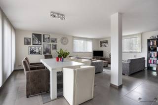 In het charmante Heppen (Leopoldsburg) vindt u dit instapklare duplex appartement. De ligging is ideaal: een rustige, groene omgeving met...