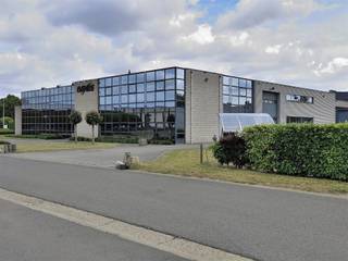 Goed onderhouden en polyvalent bedrijfsgebouw, gelegen op het industrieterrein van Heverlee/Haasrode met een vlotte bereikbaarheid (vlakbij de...