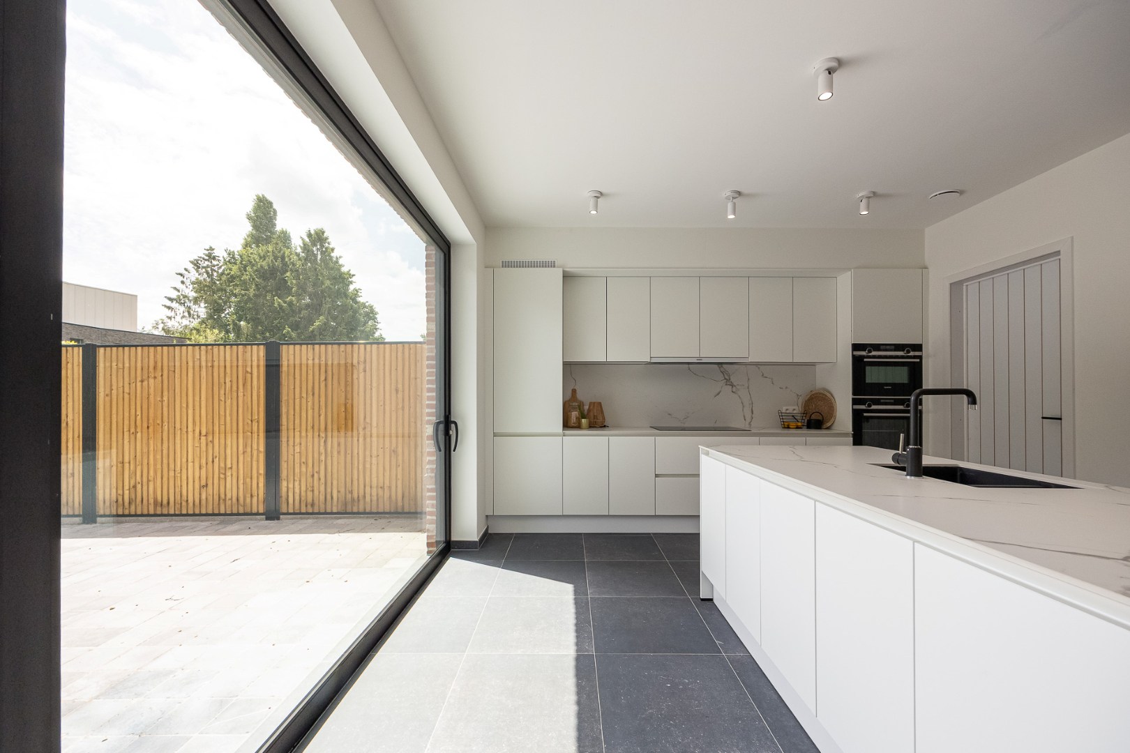 Moderne landelijke villa met A+ energieprestatie in rustige wijk - foto 4