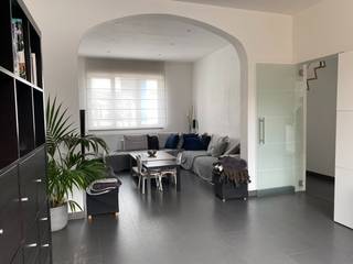 Sommige huizen moet je niet beschrijven… die moet je voelen zodra je ervoor staat.Achter deze karaktervolle gevel uit 1936 schuilt een woning die in...