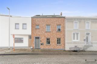 Gelegen in de rustige omgeving van Heers, aan de Truyerstraat 4A bus 1, biedt dit moderne en verzorgde appartement een bewoonbare oppervlakte van...