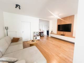 Deze instapklare woning werd de voorbije jaren grondig en met zorg gerenoveerd, en biedt hedendaags wooncomfort in een centrale ligging.Indeling en...