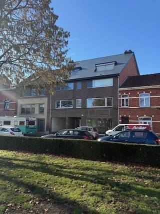 Zeer interessante investeringsopportuniteit!Kapermolenstraat 24 bus 2: Volledig gerenoveerde studio gelegen op een A-locatie op het Sint-Jansplein in...