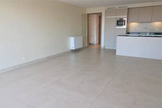 Dit recent appartement is gelegen op de derde verdieping in de recente residentie 'Emerald' vlakbij diverse winkels, het openbaar vervoer...