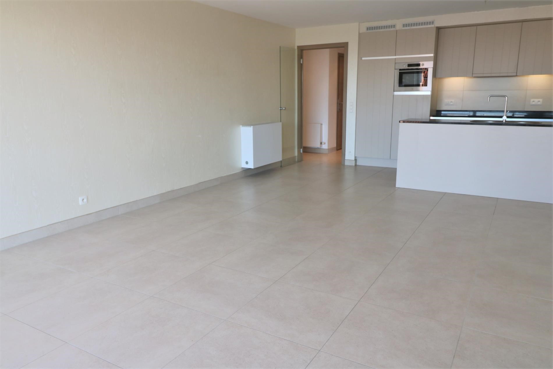 Instapklaar en modern 3-slaapkamer appartement met zonneterras te Oostende! - foto 3