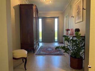 Prachtig gelegen villa met 3 slaapkamers en garage op mooi perceel van ca. 16 are.* GEEN RENOVATIEPLICHT (EPC: C)* ASBESTVEILIG Vlakbij het centrum...