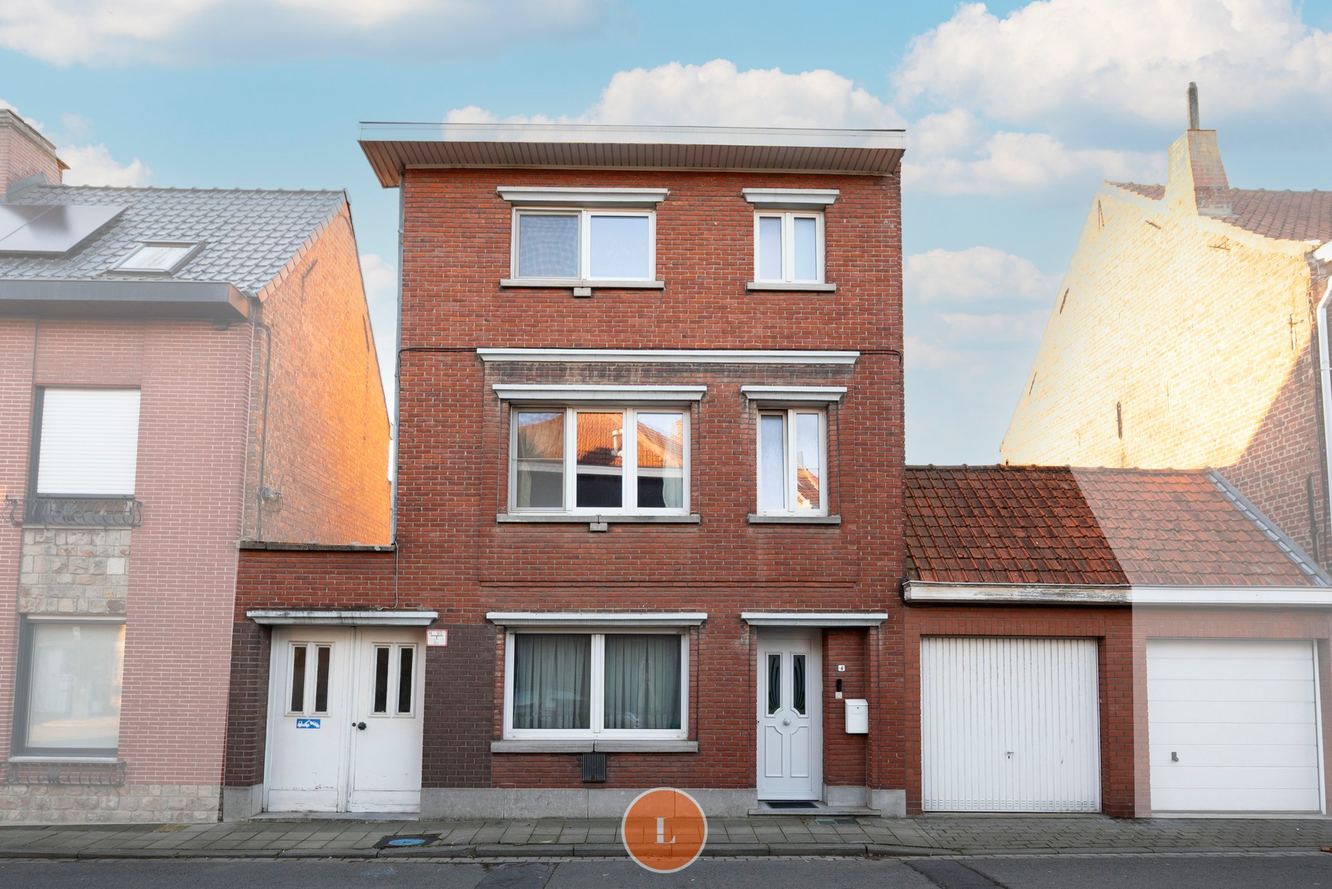 Goed onderhouden woning met 5 slaapkamers, tuin en 2 garages - foto 1