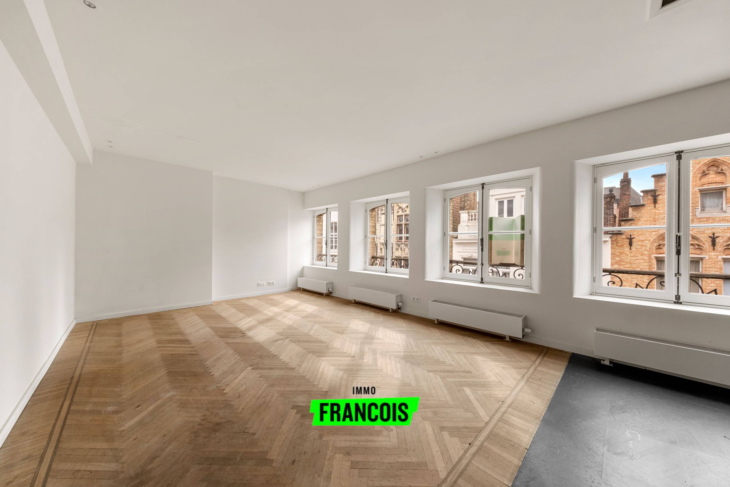Royaal, gerenoveerd drieslaapkamer appartement te Brugge - foto 2