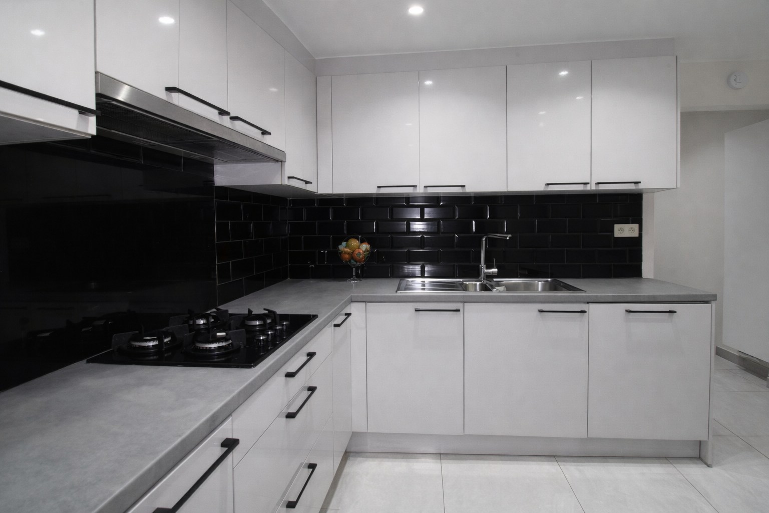 Te koop: Centraal gelegen stadswoning met drie slaapkamers en dakterras in hartje Sint-Niklaas! - foto 5