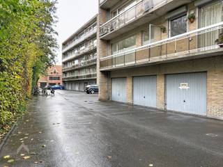 Garage met kantelpoort gelegen tussen het centrum en de grote ring. Deze garage kan zowel dienen als opbrengsteigendom of als...