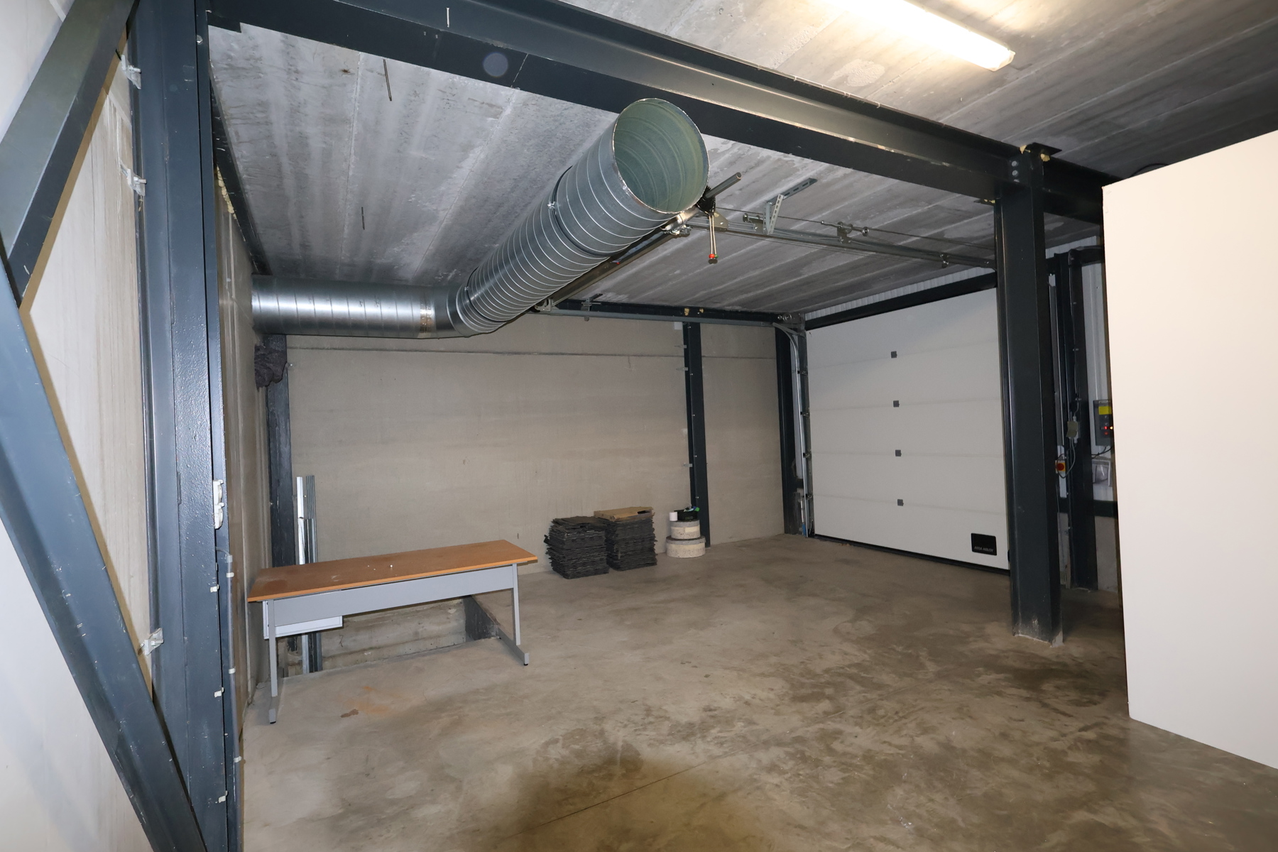 Opslagruimte/ winkelruimte van ca 200 m² op bedrijventerrein De Mil. - foto 5