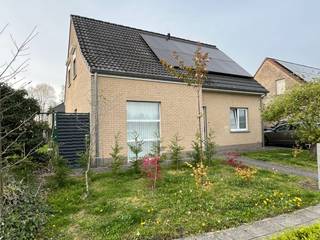Instapklare gezinswoning met afgebakende tuin te koop in Ramsel (Herselt)Op zoek naar een gezellige en goed onderhouden woning in een rustige, maar...