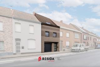 VASTGOEDTOPPER! Op zoek naar een instapklare woning (renovatiejaar 2010) met garage en tuin nabij alle faciliteiten in het prachtige Moen...