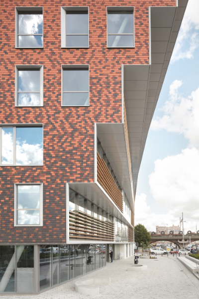 Kantoren te huur in Quantum Building aan Dampoortstation Gent met prachtig uitzicht - photo 2