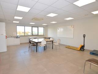 Locatie met uitstekende bereikbaarheid en flexibele mogelijkheden.Verschillende afgesloten kantoorruimten te huur in Putte.Beschikbare...