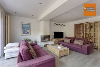 <p><span>Spacious move-in ready home with a beautiful garden in Duisburg (Tervuren).<br /><br />Nestled in the peaceful and green area of Duisburg (Tervuren), this generous home sits on a 1,238 m² plot and offers 260 m² of living space. It has an EPC label C, is completely asbestos-free, and in 2017 received new façade cladding with additional insulation. <br /><br />On the ground floor, youll find an entrance hall with cloakroom and guest toilet, a bright office space, and an open living area with a modern kitchen, dining room, and a cozy living room with fireplace overlooking the large garden. Wide windows flood the space with natural light and create a seamless connection to the terrace and garden. Upstairs, there are five spacious bedrooms and three bathrooms, complemented by two terraces on the first and second floors. </span></p><p><span><br />This home is perfect for garden enthusiasts, families with children, or anyone who enjoys outdoor living in a tranquil setting close to major roads and Tervurens town center. </span></p><p><span>Key features: </span></p><ul><li><span>Living space: 260 m².</span></li><li><span>Plot size: 1,238 m².</span></li><li><span>EPC label: C.</span></li><li><span>5 bedrooms and 3 bathrooms.</span></li><li><span>Office space on the ground floor.</span></li><li><span>2 terraces + large garden.</span></li></ul><p><span> </span></p><p><span>For more information or to schedule a visit, dont hesitate to contact us at 078 48 47 00 or info@ap-p.be.</span></p>