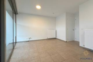Cet appartement de plain-pied confortable, avec une entrée privée et deux terrasses, est parfait pour ceux qui recherchent une maison prête...