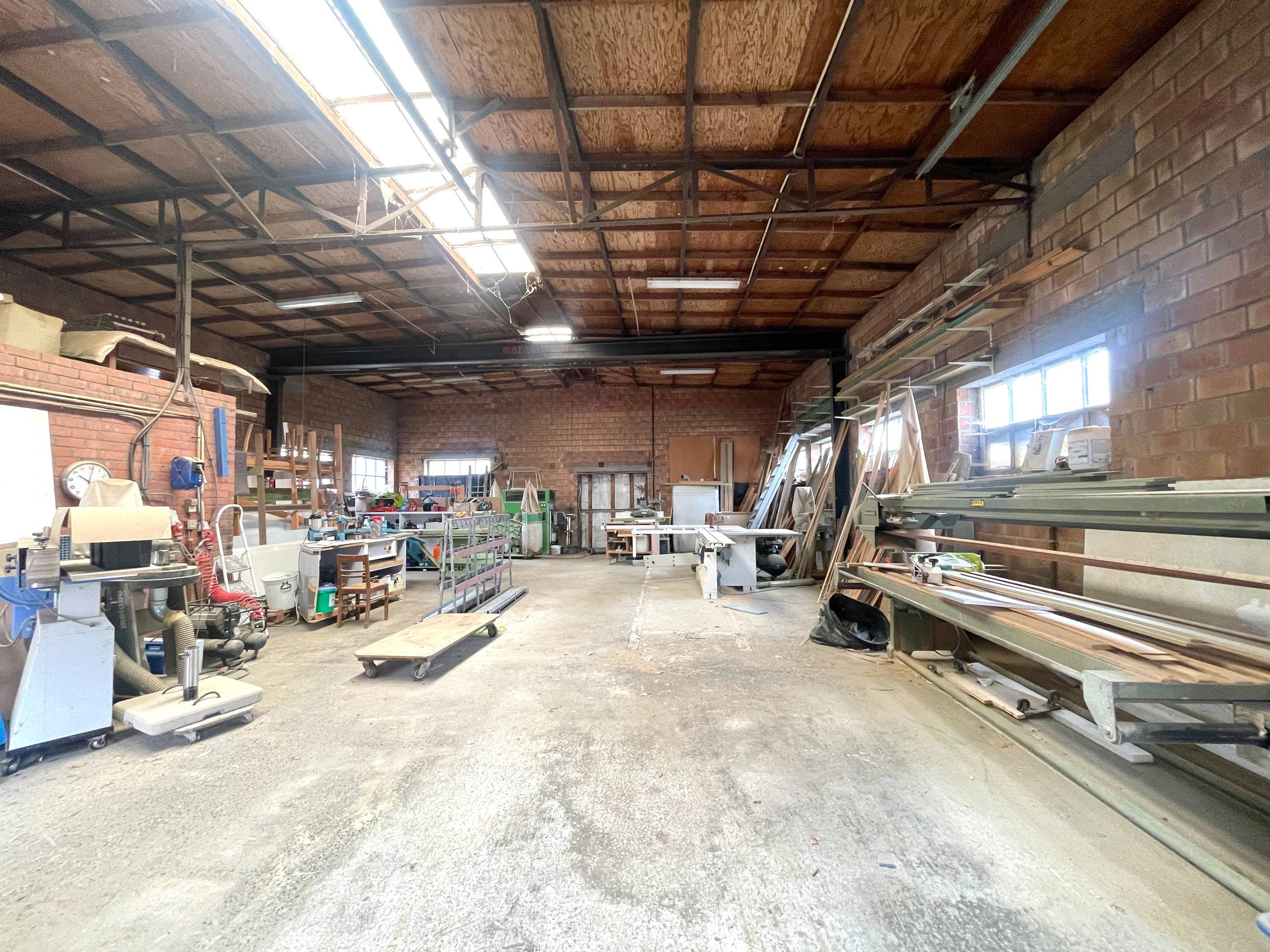 Halfopen handelspand met woonst 3 slpk en magazijn(170m2) - foto 4